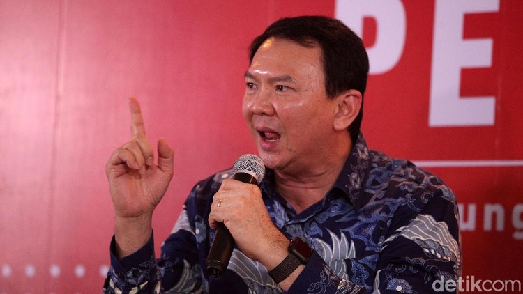 Mantan Gubernur DKI Jakarta Basuki Tjahaja Purnama alias Ahok meluncurkan buku 'Panggil Saya BTP' di Gedung Tempo, Palmerah, Jakarta Selatan, Senin (17/2/2020).