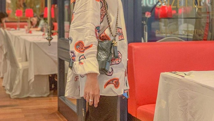 6 Atasan Kekinian ala Selebgram Iymel yang Wajib Dimiliki Hijabers