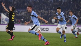 FOTO: Lazio Tekuk Inter Rebut Posisi Kedua Liga Italia
