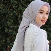 Yuk, Intip Cara Pakai Hijab Segi Empat untuk Wajah Bulat dengan Mudah di Sini!