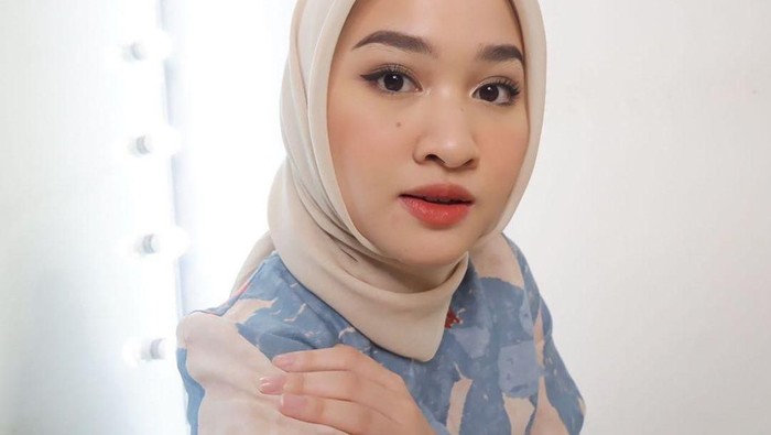 Bikin Tampilan Flawless dan Mulus, Begini Cara Sembunyikan Jerawat dengan Makeup Bikin Tampilan Flawless dan Mulus, Begini Cara Sembunyikan Jerawat dengan Makeup