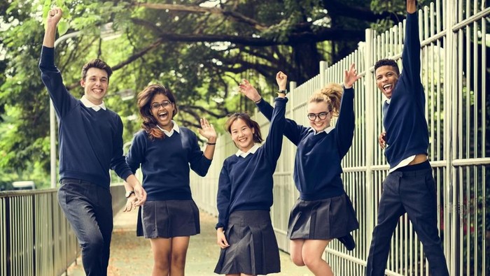 Pakai Flatshoes Gemes ke Sekolah? Coba Ini Biar Gak Dimarahin Guru!