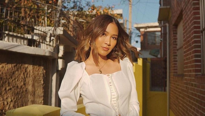 6 Mix & Match Square Neck Top ala Influencer untuk Tampil Chic dan Kekinian