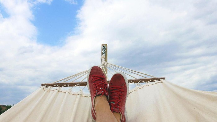 Mau Staycation Rutin Tiap Bulan? Ikuti Cara Berhemat ala Milenial Ini