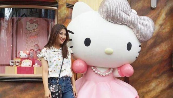 Terkenal Sederhana, Penampilan Fashion Sarwendah Ini Simple Namun Tetap Manis!