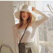 Chic dan Feminin, Square Neck Top Kembali Jadi Tren di Penghujung 2019