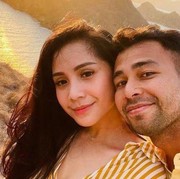 10 Potret Nagita dan Raffi Ahmad Liburan di Komodo, Romantis!