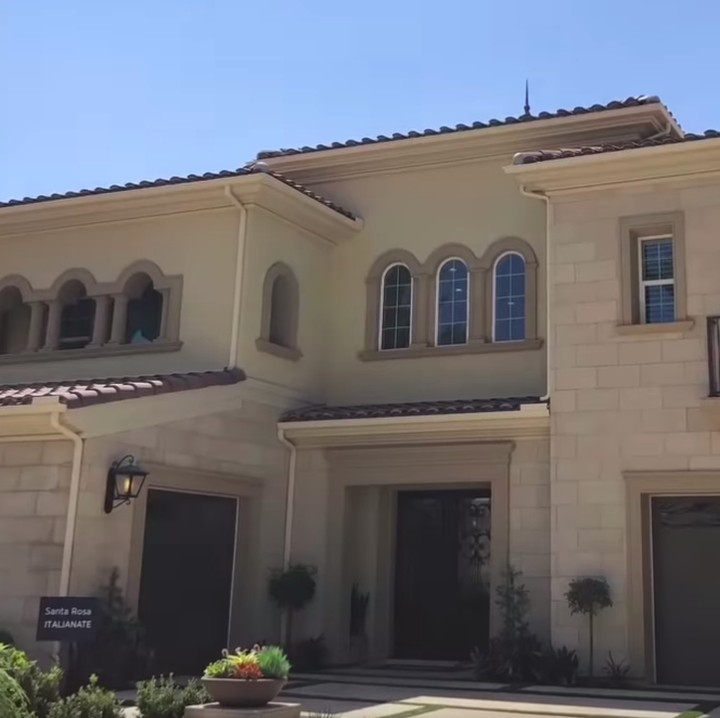 <p>Uya Kuya berencana membeli rumah di Amerika Serikat. Ia mengincar sebuah rumah di Los Angeles. Kabarnya rumah ini bernilai Rp70 miliar. (Foto: YouTube)</p>