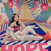 6 Mix and Match Sneakers untuk Tampil Sporty nan Seksi ala Brisia Jodie