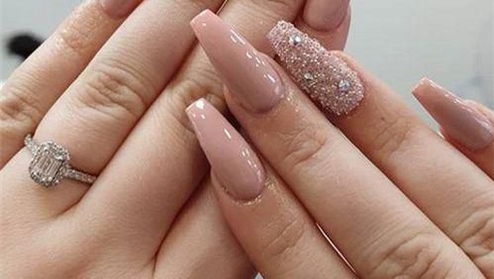 Tampil Maksimal di Hari Pernikahan dengan 5 Inspirasi Nail Art Berikut!