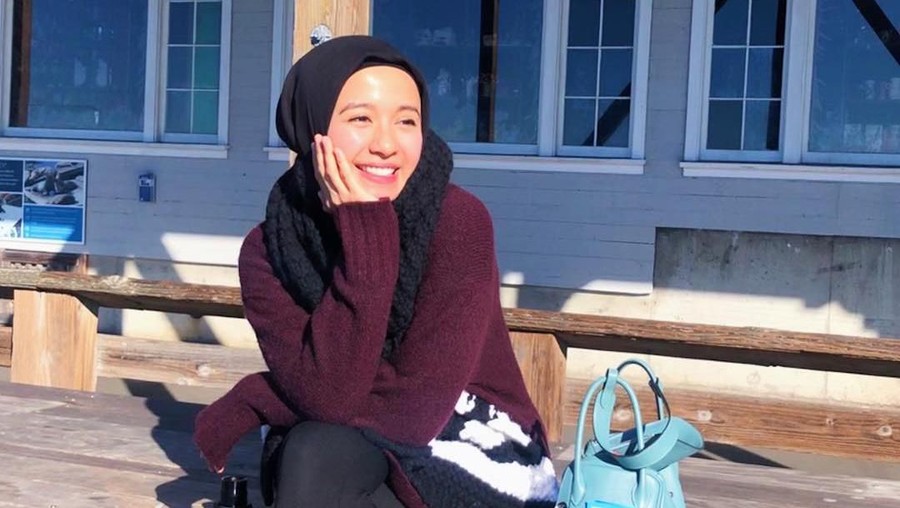 Bella dan Engku Emran tak berada di satu rumah yang sama ketika melakukan isolasi diri di tengah wabah Corona.