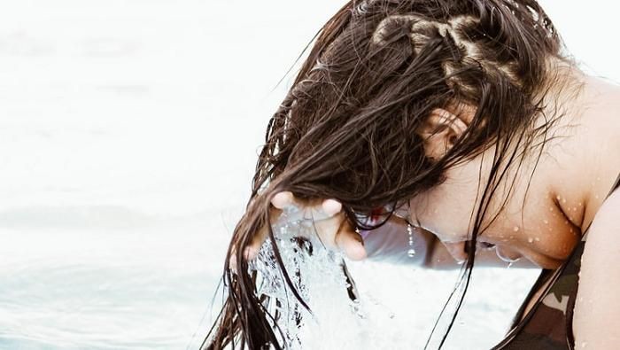 Belum Banyak yang Tahu, Menambahkan Garam Pada Sampo Saat Keramas Punya Manfaat Ini