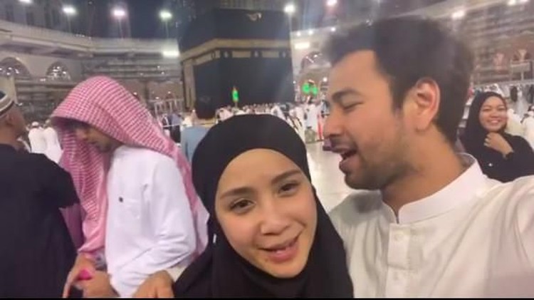 Raffi Ahmad harus merelakan kandungan Nagita Slavina yang tak bisa diselamatkan. Nagita yang positif hamil sebulan keguguran karena hal ini.
