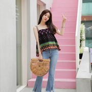 7 Inspirasi Outfit dengan Tas Jerami yang Chic Abis untuk Weekend!