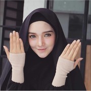 Rekomendasi Handsocks Untuk Sempurnakan Tampilan Syar'i Kamu