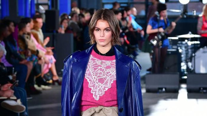 Serba Minimalis, Kaia Gerber Bocorkan Detail Kolaborasinya dengan Zara