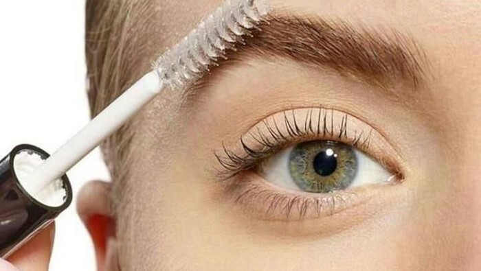 Biar Bulu Mata Lentik Natural, Coba Pakai Maskara Bening Ini, Yuk!
