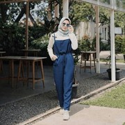 Look Jumpsuit Membosankan? Coba Mix and Match dengan Fashion Item Ini!