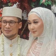 Cantiknya Desainer Dian Pelangi di Hari Pernikahannya
