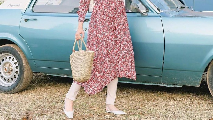 Outfit Dress Muslimah Anti Ribet Untuk Hangout Ke Mall