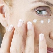 Perlukah Eye Cream Masuk dalam Skincare Routine?