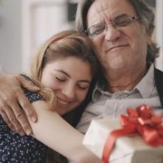 Hari Ayah, Beli Hadiah Menarik Berikut untuk Merayakannya Yuk!