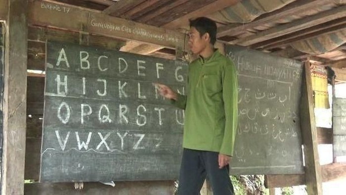 Selamat Hari Guru! Tengok Potret Perjuangan para Guru di Pedalaman, Inspiratif!