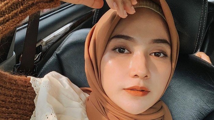 Hijab Style Ala Nisa Cookie Ini Cocok Buat Mama Muda, Cek yuk!