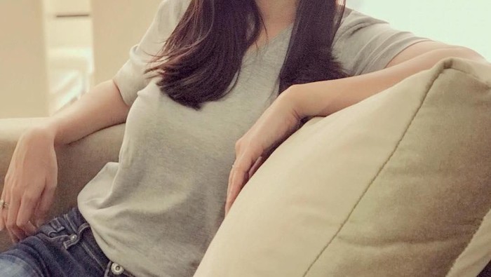 10 Transformasi Kecantikan Abadi Cut Tari dari Remaja Hingga Sekarang