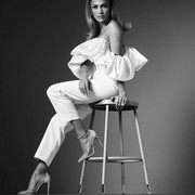 Masuki Usia Kepala 5, Jennifer Lopez Jadi Wajah Baru Coach untuk Koleksi 2020!