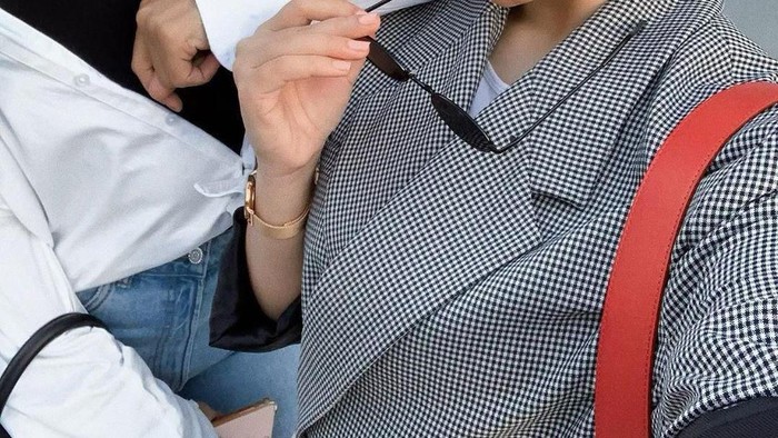 Mana yang Lebih Bagus Antara Highlighter Powder VS Stick?