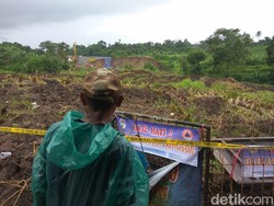 Video Penampakan Longsor di Tepi Tol Cipularang Km 118