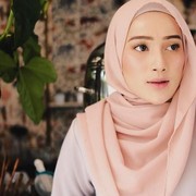 Biar Makin Kece, Ini Nih 3 Cara Pakai Hijab Buat ke Kondangan!