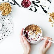 Enggak Perlu Beli, Kamu Bisa Bikin Yogurt Sendiri dengan Cara Ini!