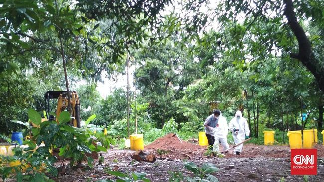 Pembersihan Zat Radioaktif di Serpong Disetop karena Hujan Petugas menghentikan pembersihan lokasi yang terkontaminasi zat radioaktif karena mempertimbangkan faktor keselamatan saat hujan.