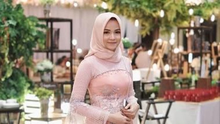 5 Model Dress Hijaber Ini Lagi Jadi Tren! 5 Model Dress Hijaber Ini Lagi Jadi Tren!