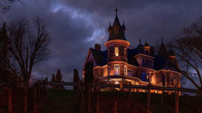 Tidak Disangka, Penginapan Indah Ini Justru Berikan Sensasi Supranatural Tak Terduga!