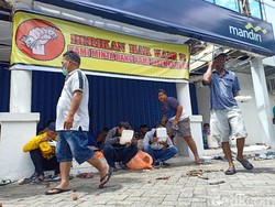 4 Fakta di Balik Geger Nasabah Segel Bank karena Duit Rp 2 Miliar Raib