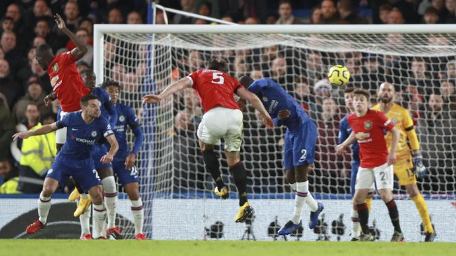 Manchester United (MU) membantai Chelsea 4-1 dalam lanjutan Liga Premier Inggris yang digelar Jumat (26/5) dini hari.