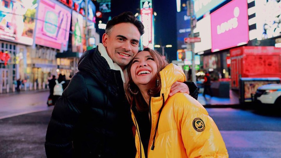 Foto BCL dan Ashraf Sempat 'Digerayangi' Penampakan Misterius Publik sempat syok melihat ada penampakan janggal pada foto BCL, Ashraf, Nia Ramadhani, dan Bubah.