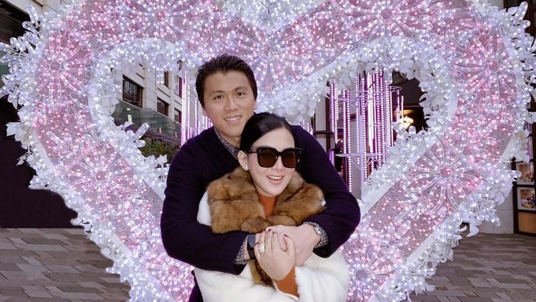 Liburan Syahrini dan Reino Barack