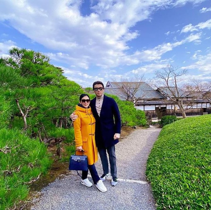 <p>Throwback ke awal tahun baru, Syahrini merayakan tahun baru bersama keluarga Reino di Jepang. (Foto: Instagram @princesssyahrini)</p>