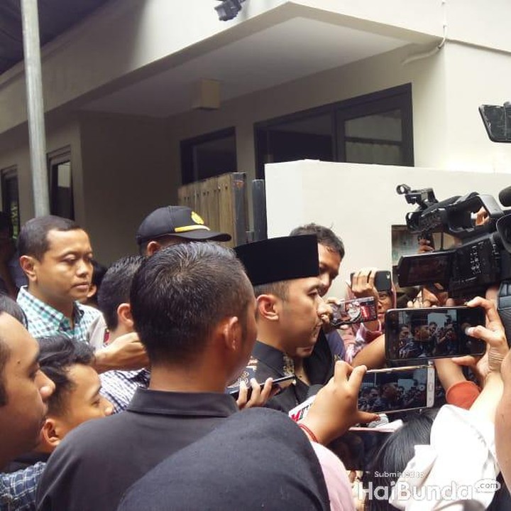 <p>Ibas Yudhoyono juga turut hadir, ia datang bersama sang istri, Aliya Rajasa dengan mengenakan batik cokelat. (Foto: Asri Ediyati)</p>