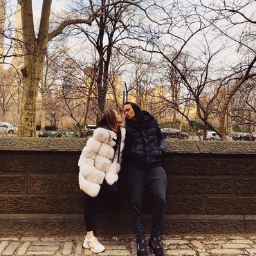 Suami BCL Meninggal, Melly Goeslaw: Ditempatkan di Surga Terindah