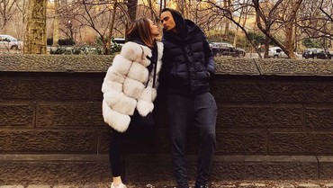 img-title Suami BCL Meninggal, Melly Goeslaw: Ditempatkan di Surga Terindah