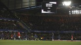 FOTO: VAR Bantu MU Kalahkan Chelsea Dua gol Chelsea dianulir wasit setelah melihat VAR saat takluk 0-2 dari Manchester United pada laga Liga Inggris di Stamford Bridge, Senin (17/2).