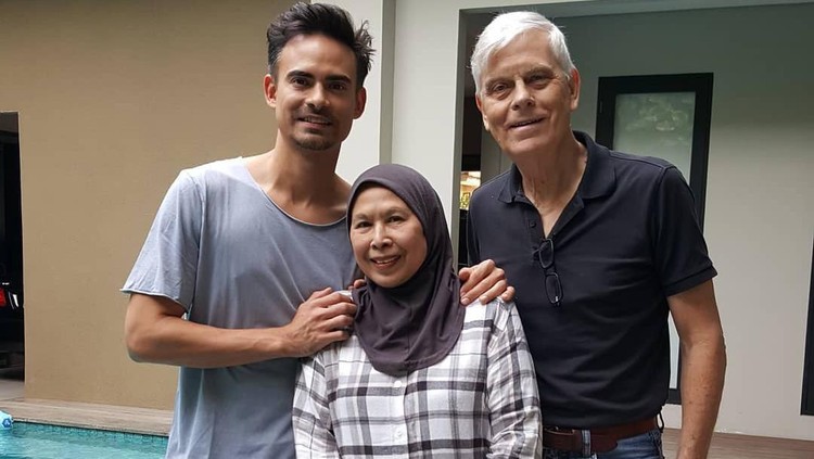 Ayah Ashraf Sinclair mengaku, ia tidak bisa menggambarkan perasaannya setelah sang anak meninggal dunia. Ia merasa sebagian warna dalam hidupnya hilang.