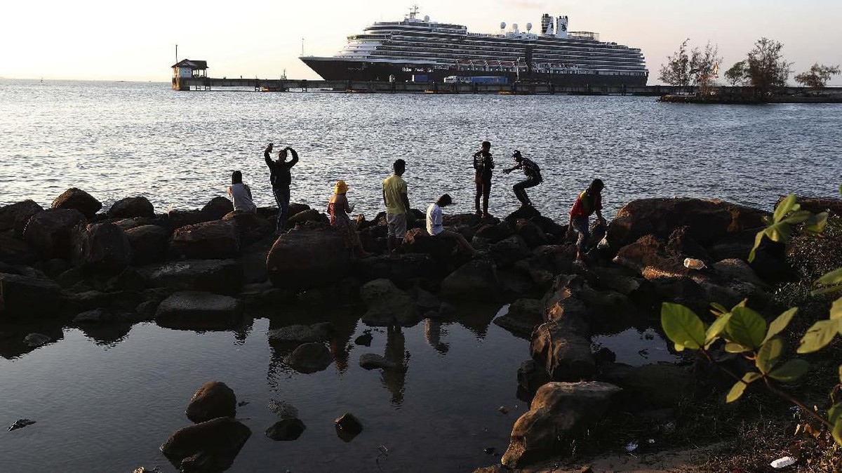 FOTO: Kapal Pesiar MS Westerdam Terpapar Virus Corona