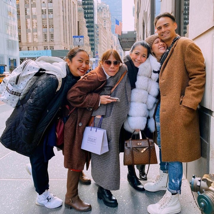 <p>Meski demikian, liburan tersebut terasa begitu menyenangkan karena mereka juga ditemani para sahabat. (Foto: Instagram @bclsinclair) </p>