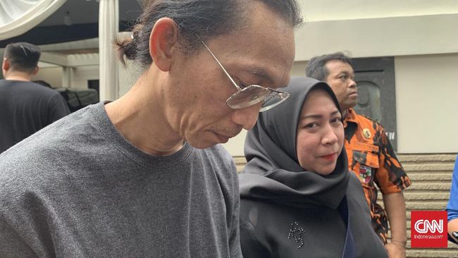Melly Goeslaw menyebut BCL kuat menghadapi kenyataan Ashraf Sinclair meninggal dunia, ia pun mendoakan penyanyi itu ikhlas menghadapi cobaan.